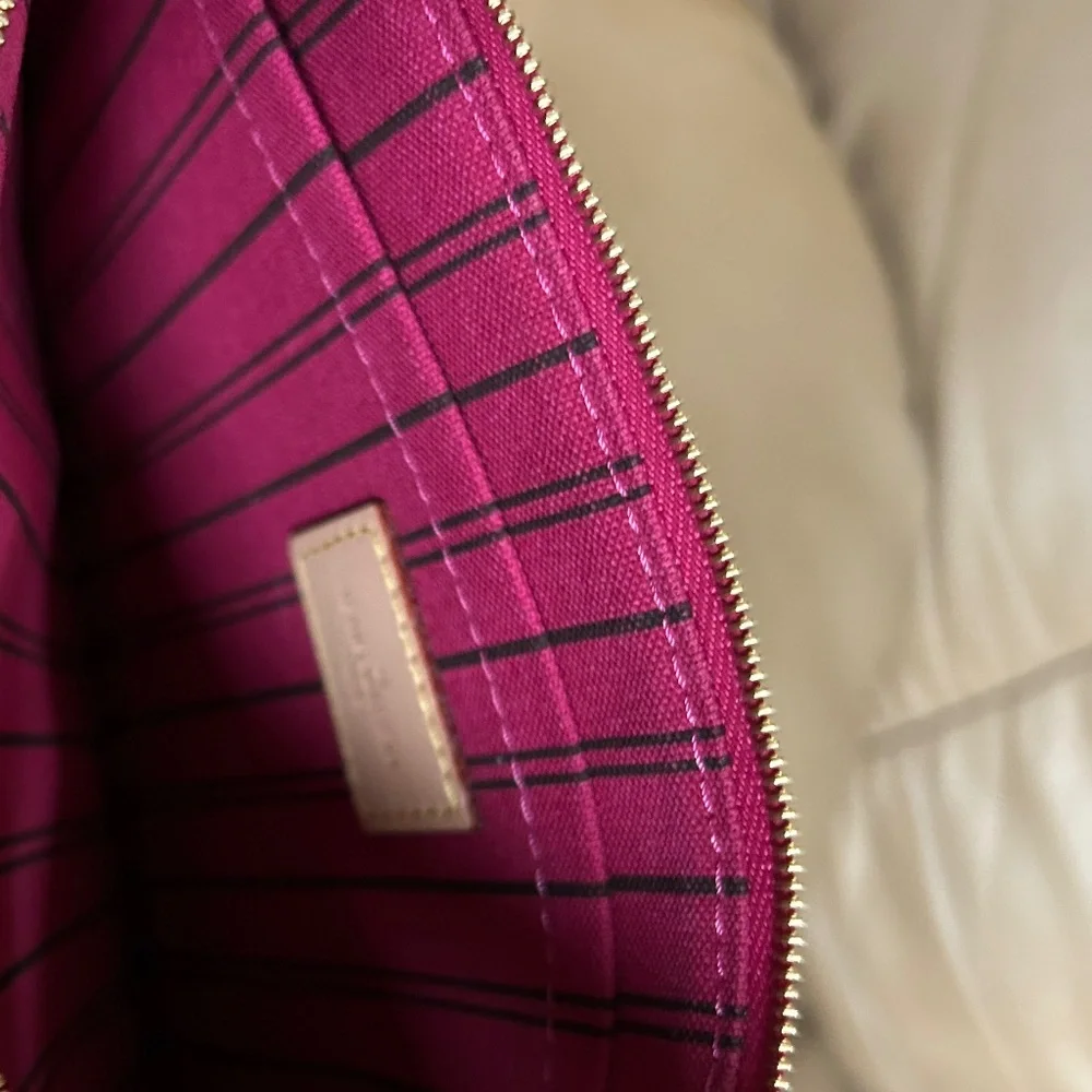BRAND NEW w/ TAGS  LV GM Pouchette PIVIONE  interior - Picture 5 of 14